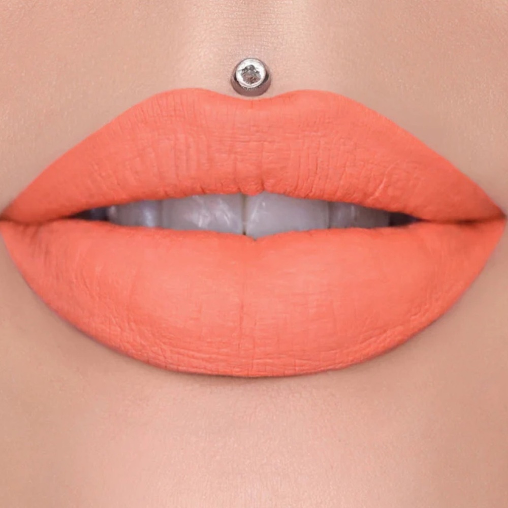 JEFFREE STAR Circus Peanut (soft light orange) Velour Liquid Lipstick
